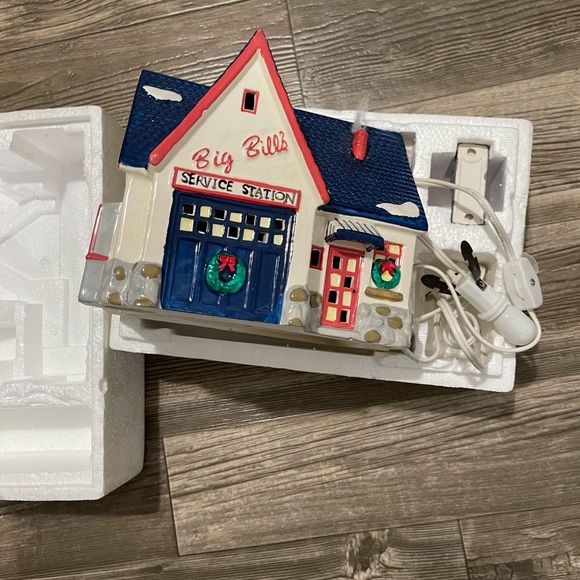 🎄Department56🎄Service Station - Picture 3 of 6